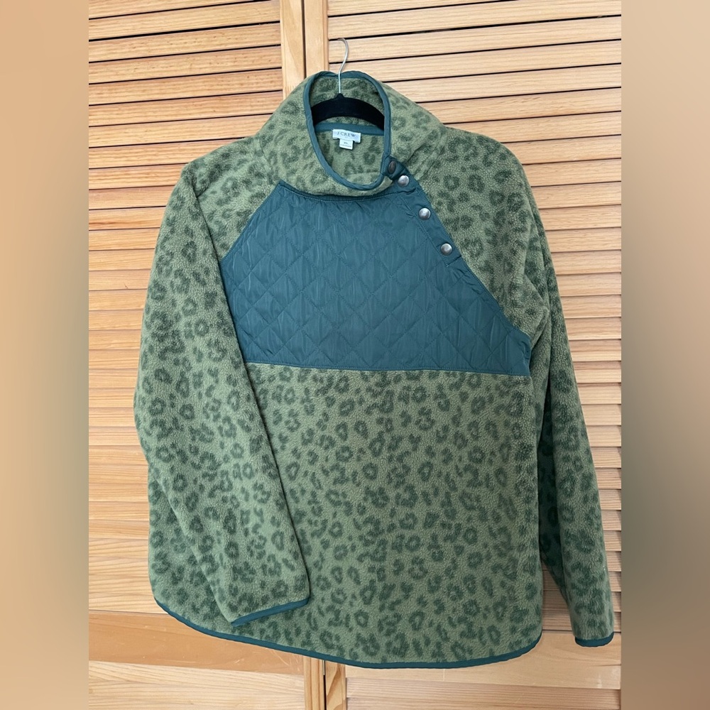 J. CREW| Women’s Green Leopard Fleece with Quilted Detail | Size XL